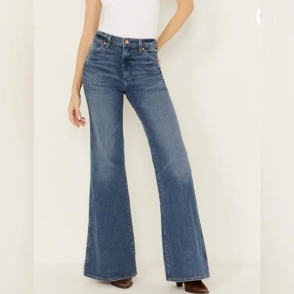 NWT Wrangler Women’s Wanderer High Rise Modern Flare Jeans Blue Sz 27x30 - Picture 1 of 11